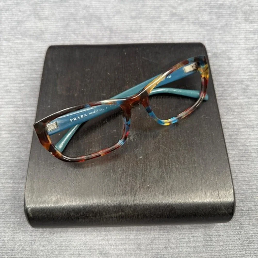 Prada eyeglasses feature